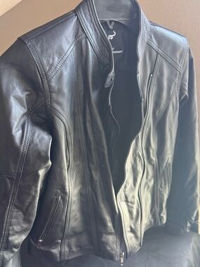 Like NEW 100% REAL Leather Jacket Women Black- Classic Zip From Ecuador